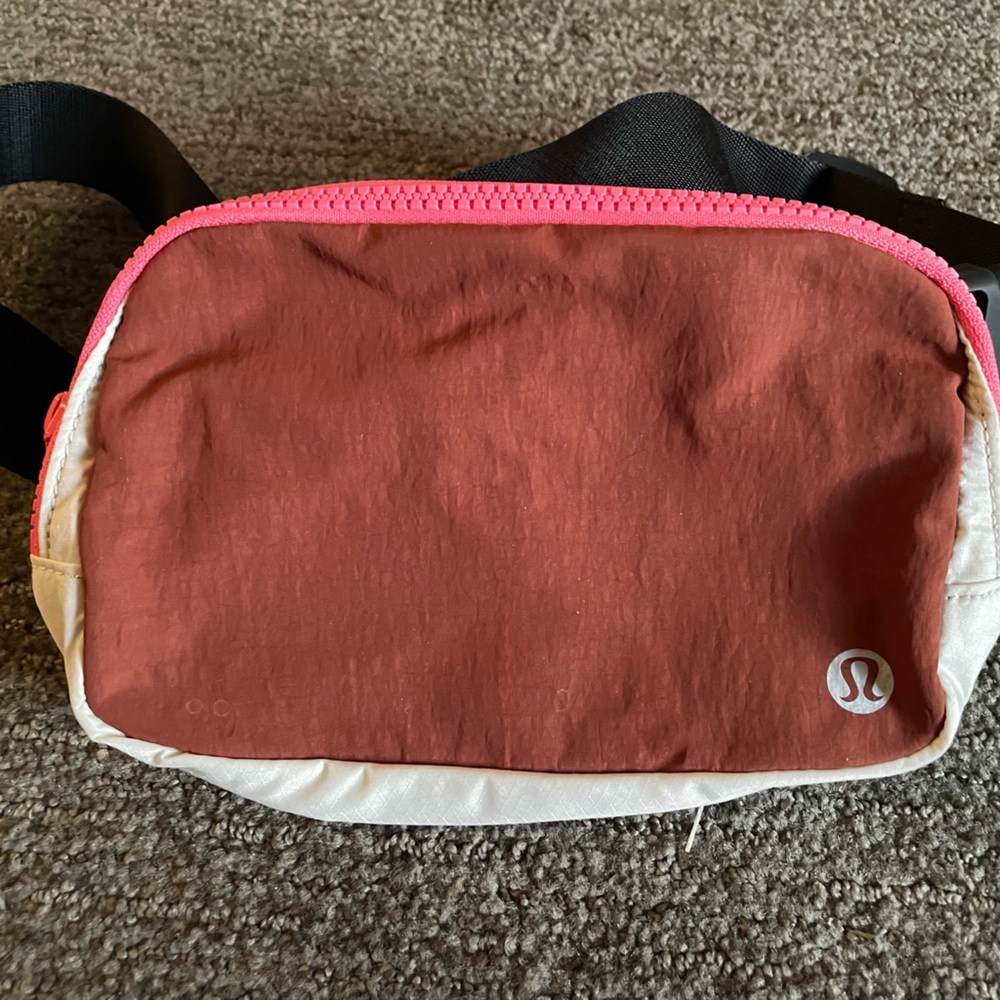 Lululemon belt bag 1L